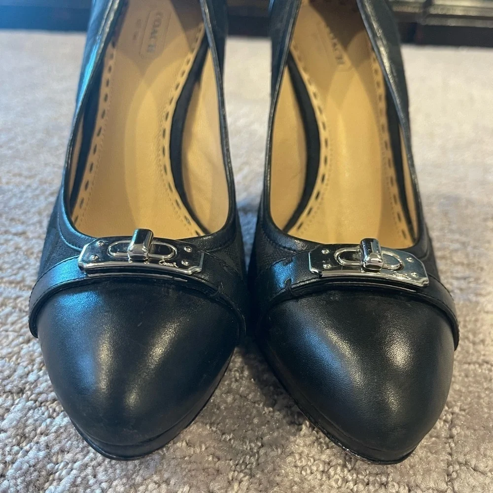 Coach Camille Signature Turn Lock Black Pump, Leather/Jacquard, Almond Toe, 8.5B - Picture 6 of 13